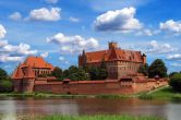 Страна озёр, Крупнейший средневековый замок в Европе